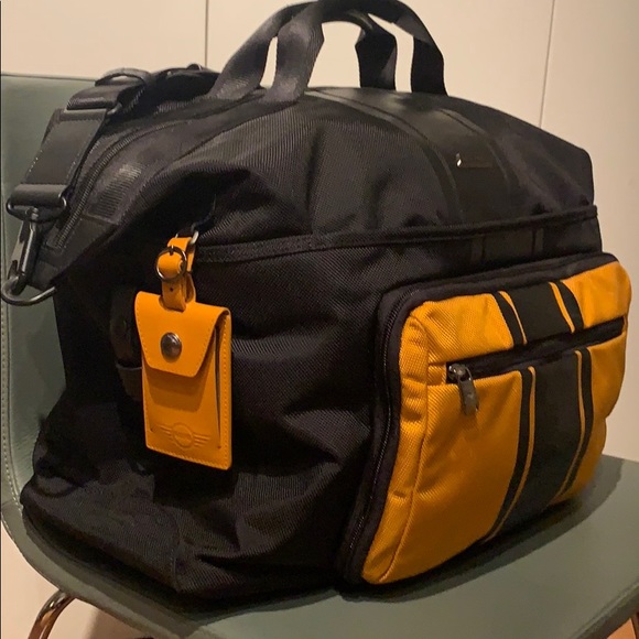tumi small duffel